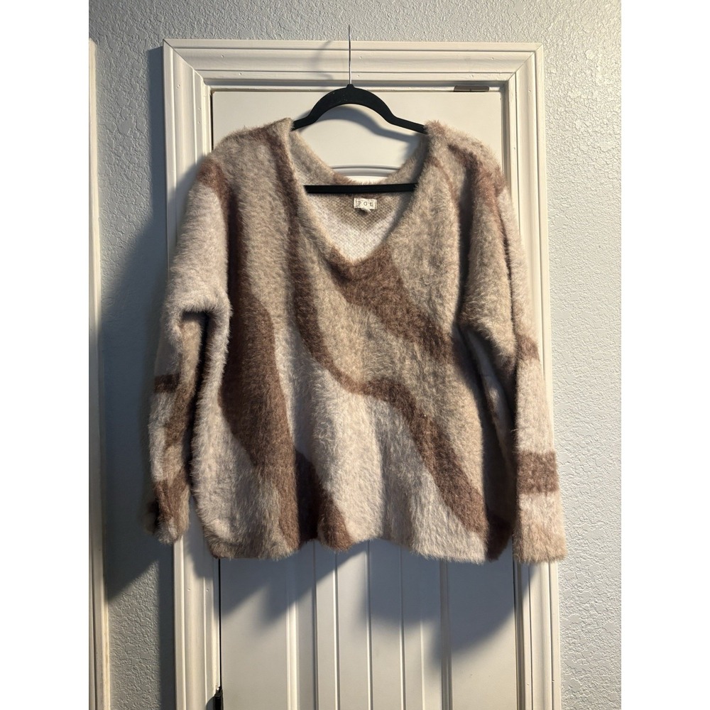 POL Sweater Womens Size S Brown Cream Abstract‎ Fuzzy Eyelash Knit V-Neck BST505